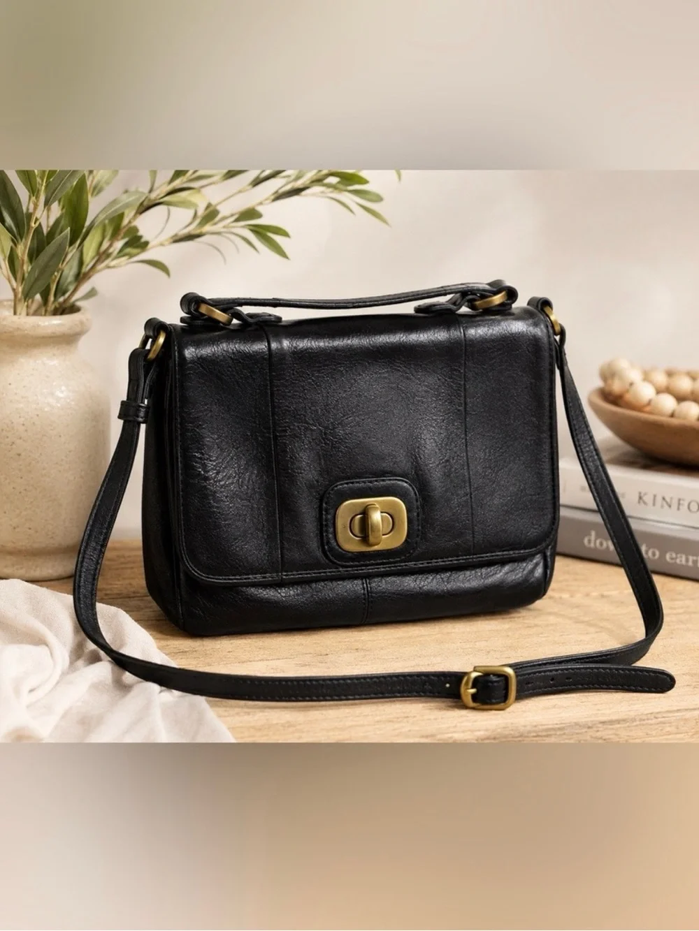 Hobo International Black Leather Crossbody Bag - Timeless Style - Picture 2 of 11